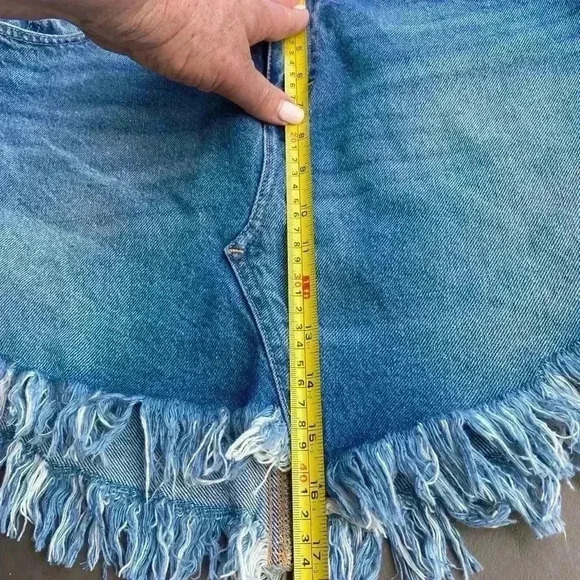 Free People Women’s denim mini skirt fringe raw hem size 26 - Picture 5 of 9